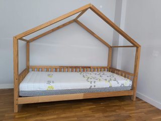 Cama casita Montessori madera