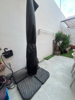 Toldo Excéntrico Beige con Base y funda protectora
