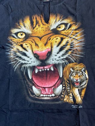 T-Shirt streetwear, con stampa tigre di Rock Chang