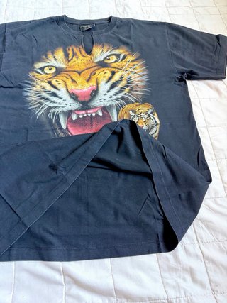 T-Shirt streetwear, con stampa tigre di Rock Chang