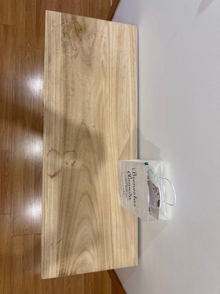 Mueble de madera y ratán