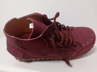 Botines rojos con cordones