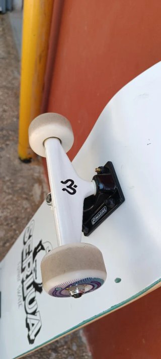Skateboard Serlua