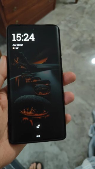 Motorola Edge + 2023 (Edge 40 Pro americano)