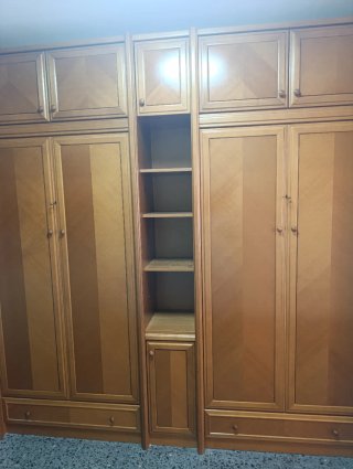 Mueble con camas abatibles y armarios