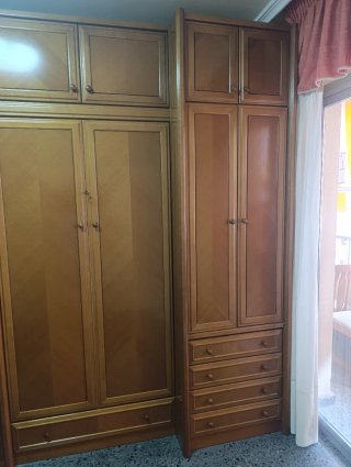 Mueble con camas abatibles y armarios