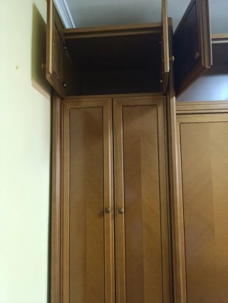 Mueble con camas abatibles y armarios