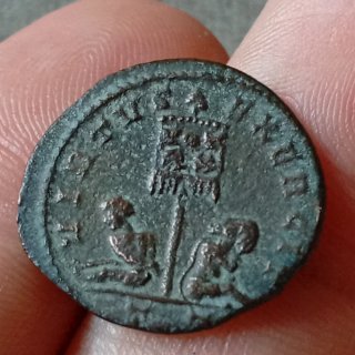 ≡ Preciosa moneda romana Constantino I el grande