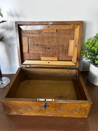 Caja Joyero Antiguo de Madera Tallada A Mano