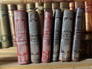Colección de libros de la editorial AGUILAR