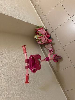 Patinete Hello Kitty y patines Decathlon