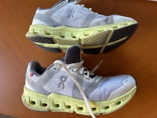 Zapatillas On Running N° 41. On Cloudyo. Anchas