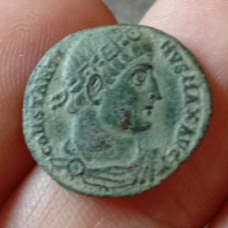 ≡ Preciosa moneda romana Constantino I el grande