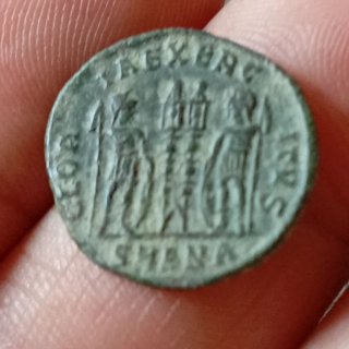 ≡ Preciosa moneda romana Constantino I el grande