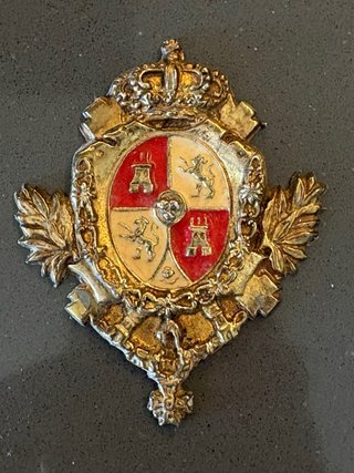 Espectacular emblema o placa frontal de gorro Ros