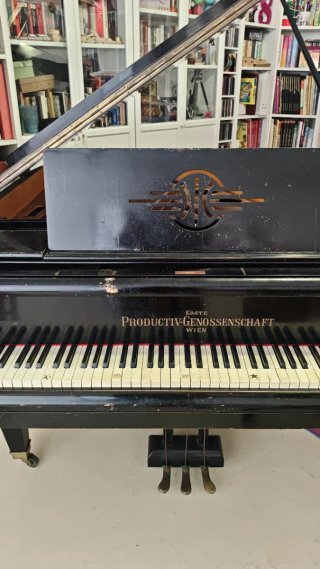 Piano de cola antiguo