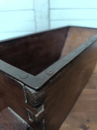 Medidor de trigo antiguo de madera