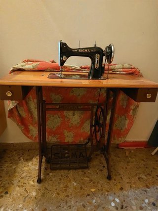 Máquina de coser antigua SIGMA