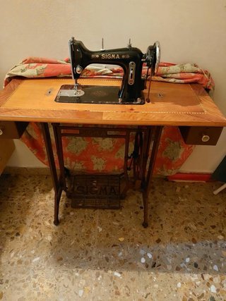 Máquina de coser antigua SIGMA