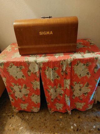 Máquina de coser antigua SIGMA