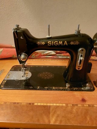 Máquina de coser antigua SIGMA