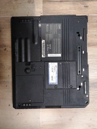 IBM Thinkpad T30. No funciona la pantalla.