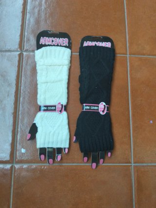 Set de 2 Mitones de Punto por  4 euros