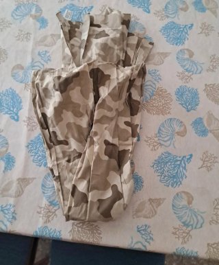 Pañuelo militar estampado beige y marrón