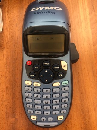 Etiquetadora Dymo LetraTag con funda protectora