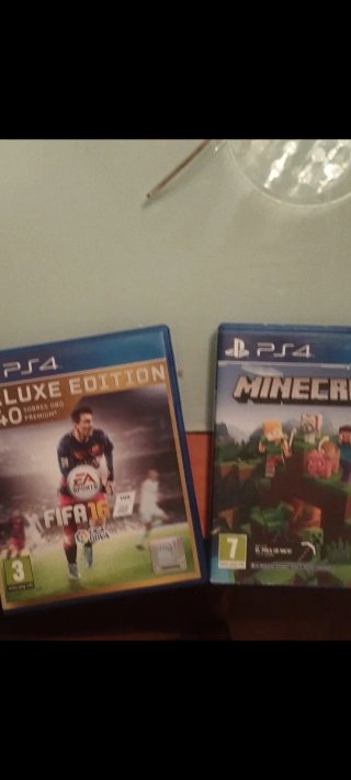 2 Juegos PS4: FIFA 16 y Minecraft