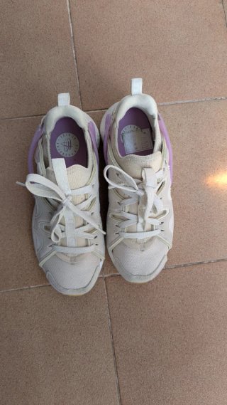 Tenis Nike Huarache Beige y Morado
