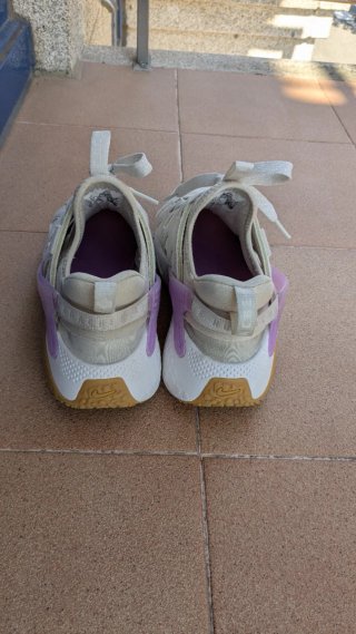 Tenis Nike Huarache Beige y Morado