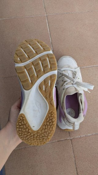 Tenis Nike Huarache Beige y Morado