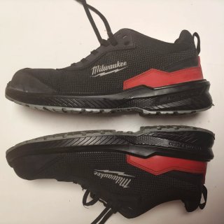 Zapatos de seguridad Milwaukee negros y rojos