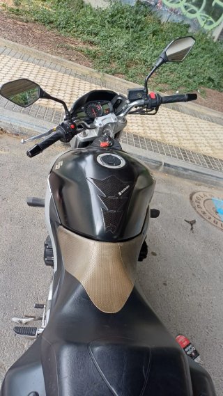 Suzuki GSR600 Naked Moto