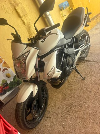 Kawasaki ER-6n Blanca