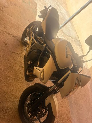 Kawasaki ER-6n Blanca