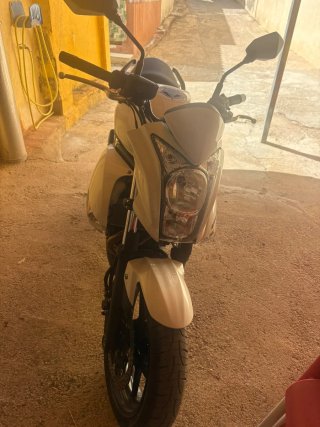 Kawasaki ER-6n Blanca