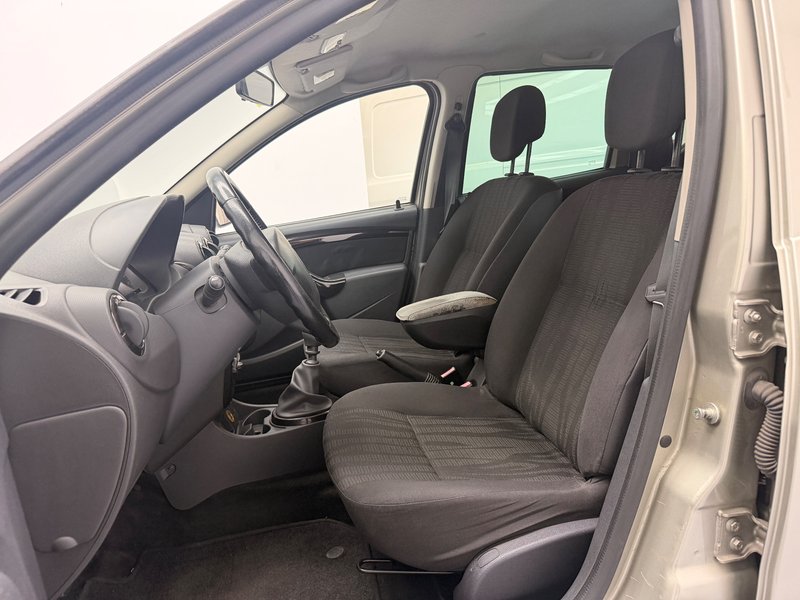 Dacia Duster 1.5 dCi Adventure 2013, foto 11