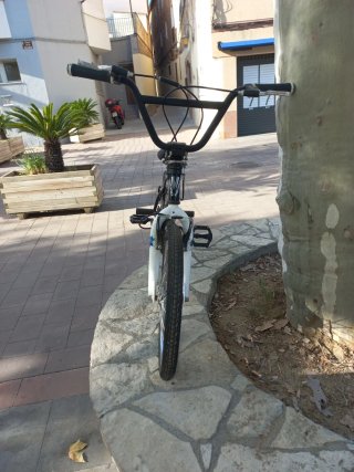 Bicicleta BMX Negra .dark & light .