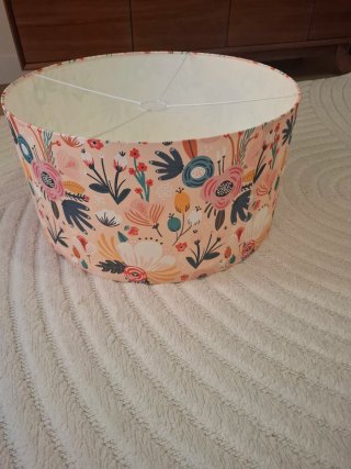 Pantalla de lámpara infantil floral rosa