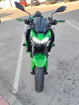 Kawasaki Z900 Naked Verde y Negra