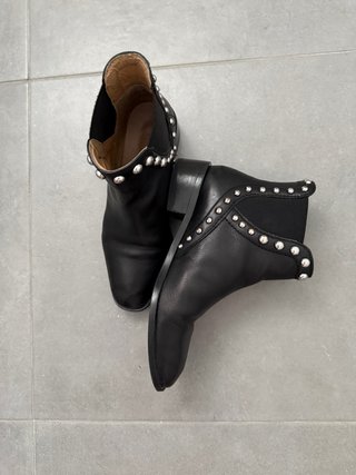 Botines Piel Chica Tachuelas Negros. Muy Cómodo