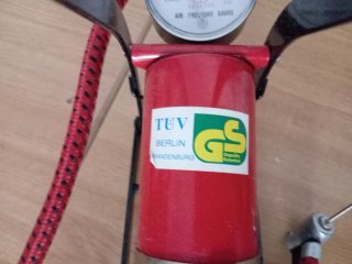 Inflador de Pedal con Manómetro