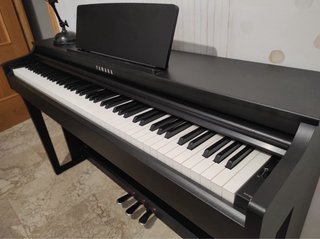 Piano Digital Yamaha Clavinova Negro