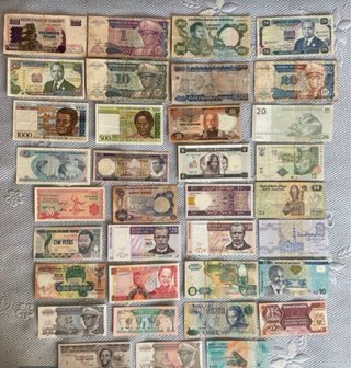 Lote 35 billetes extranjeros/NO CONTES OFERTA