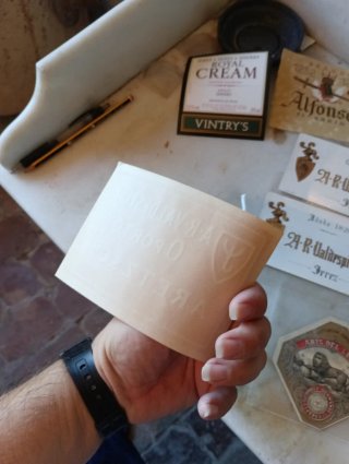 Lotes de etiquetas antiguas de vino y brandy