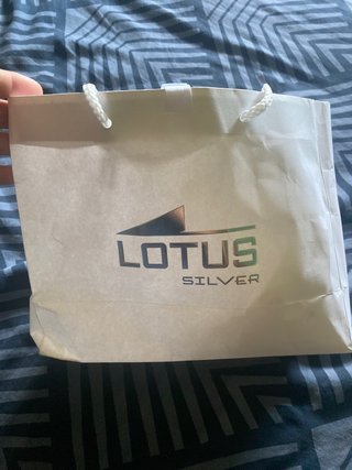 Pendientes lotus nuevos sin estrenar con caja