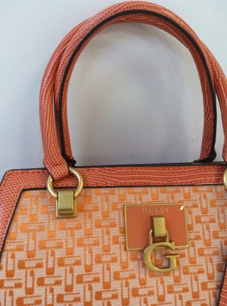 Bolso Guess Naranja y Dorado