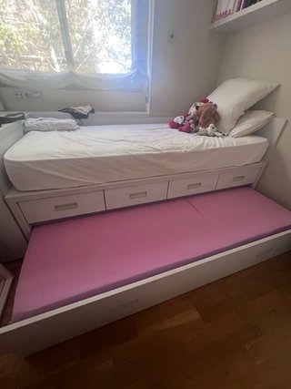 Cama nido blanca con dos camas y dos colchones